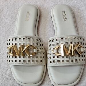 Michael Kors Womens White Slides with Gold Logo Size 7 Preowned